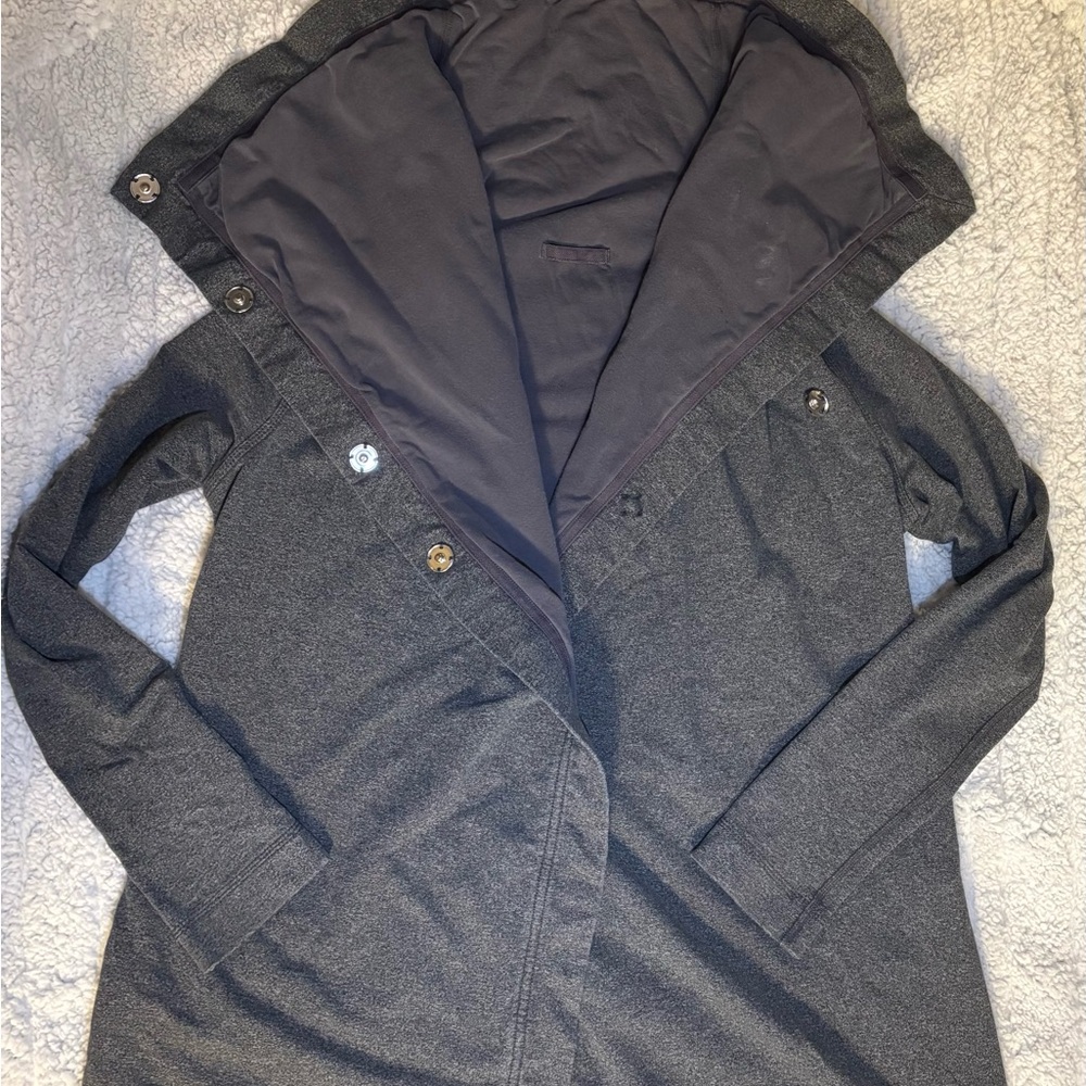 Lululemon Athletica Gray Om Wrap (I think) no size dot or rip tag.